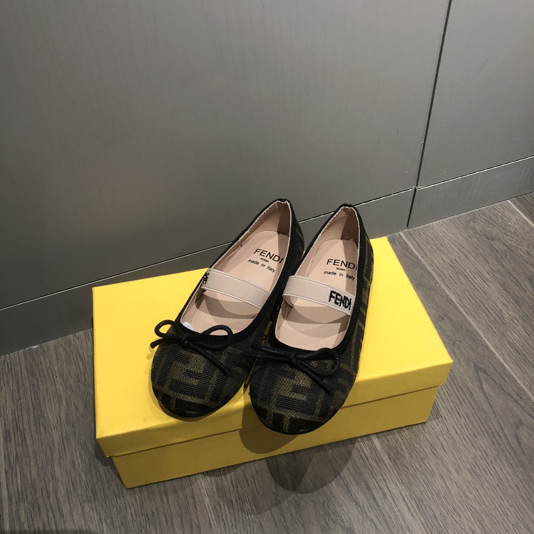 Children's shoes child